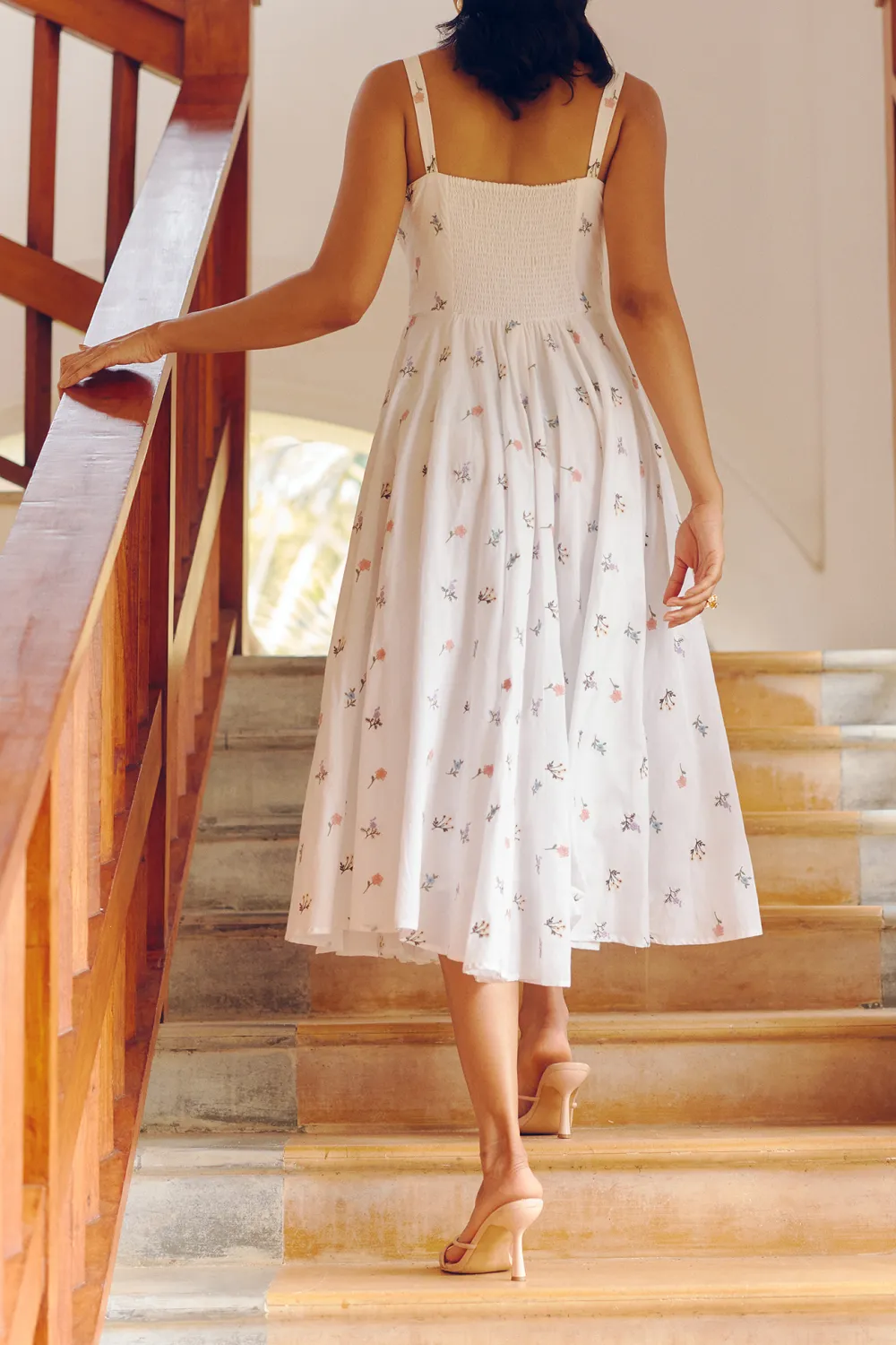 White Sleeveless Casual Style  Dress